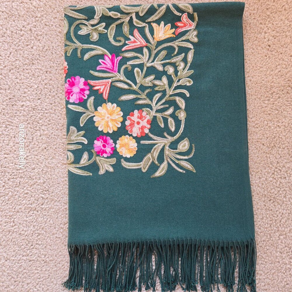Green "Cashmere" Scarf with Chain Stitch Embroidery Flowers and Leaves - Picture 15 of 16